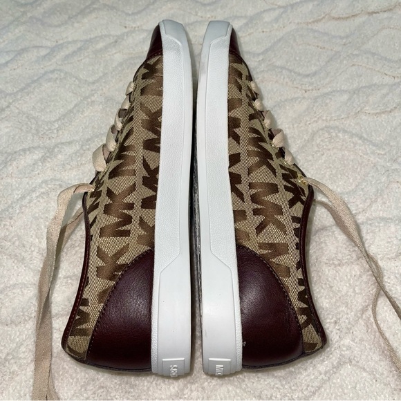 Michael Kors Logo Low Top Sneakers - Picture 5 of 7